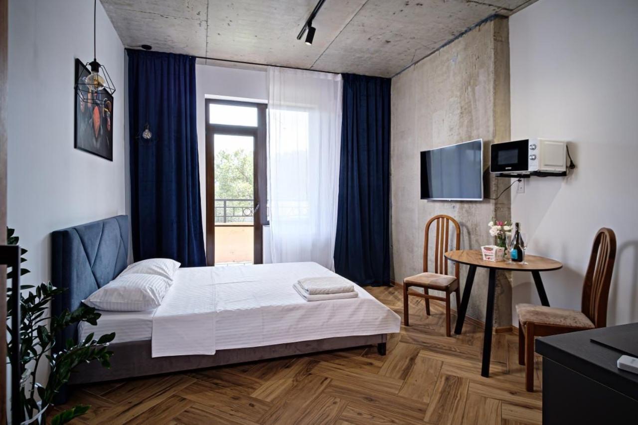 Apartments On Marshala Govorova Odessa Extérieur photo
