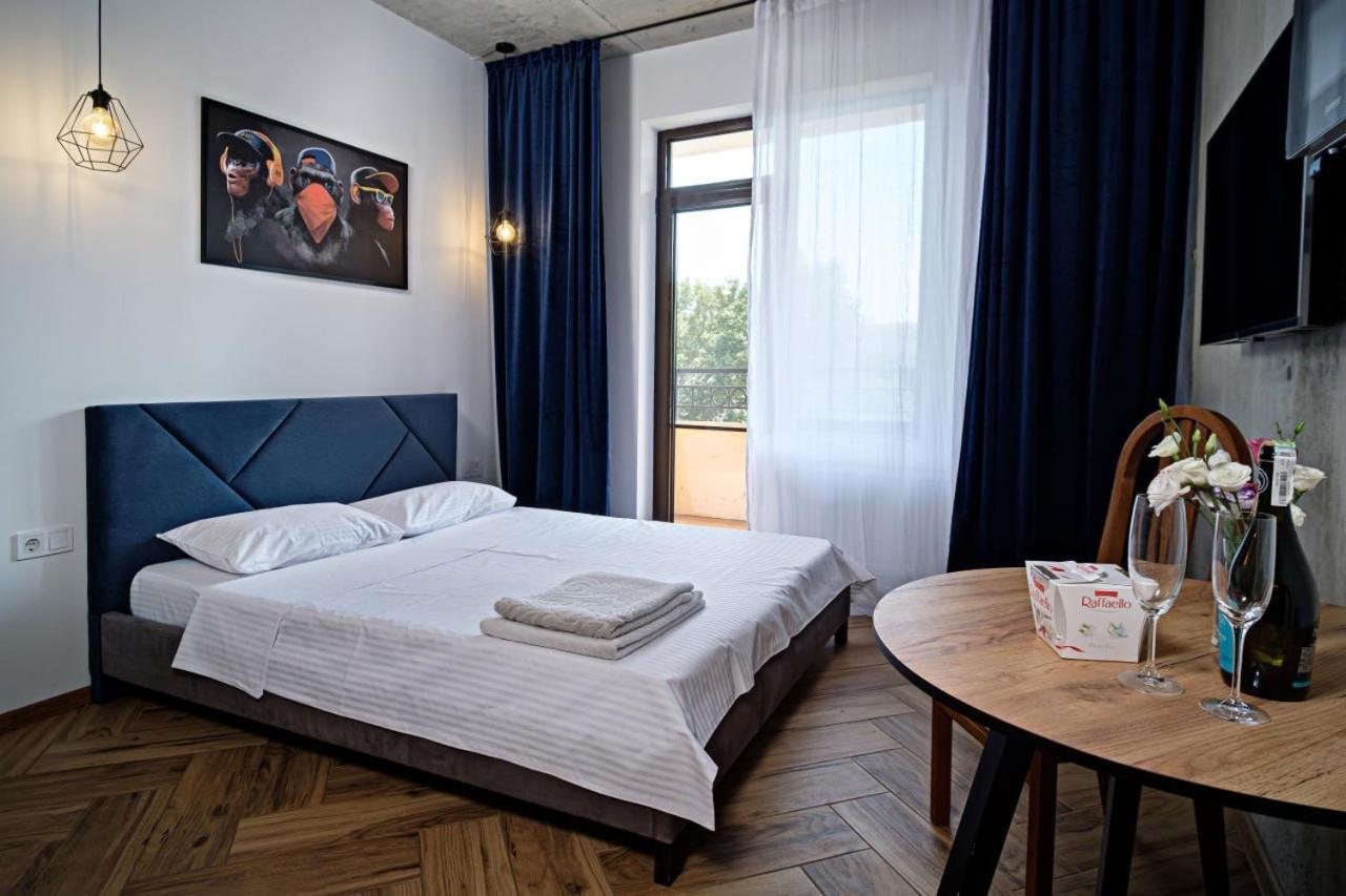 Apartments On Marshala Govorova Odessa Extérieur photo