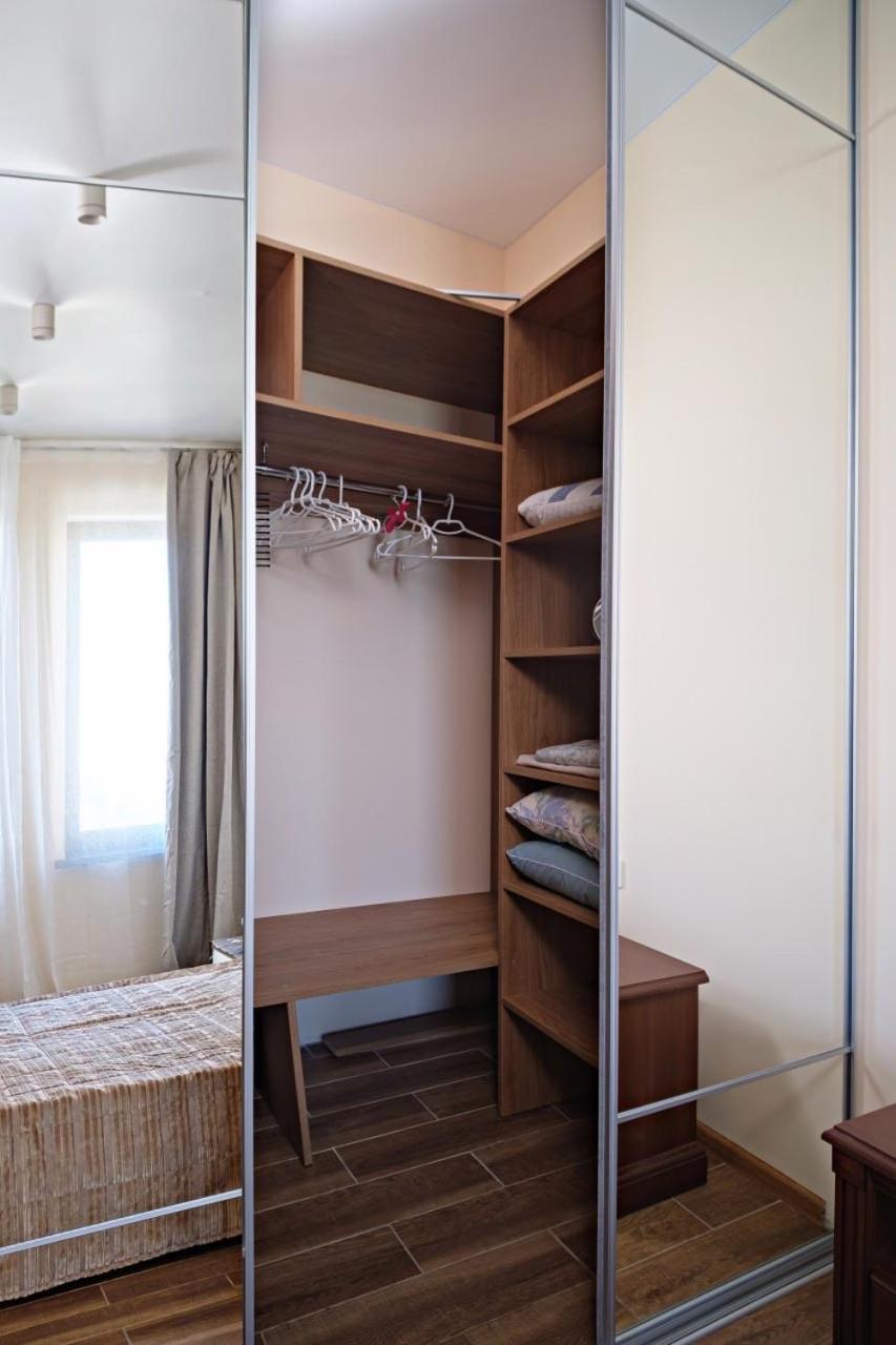 Apartments On Marshala Govorova Odessa Extérieur photo
