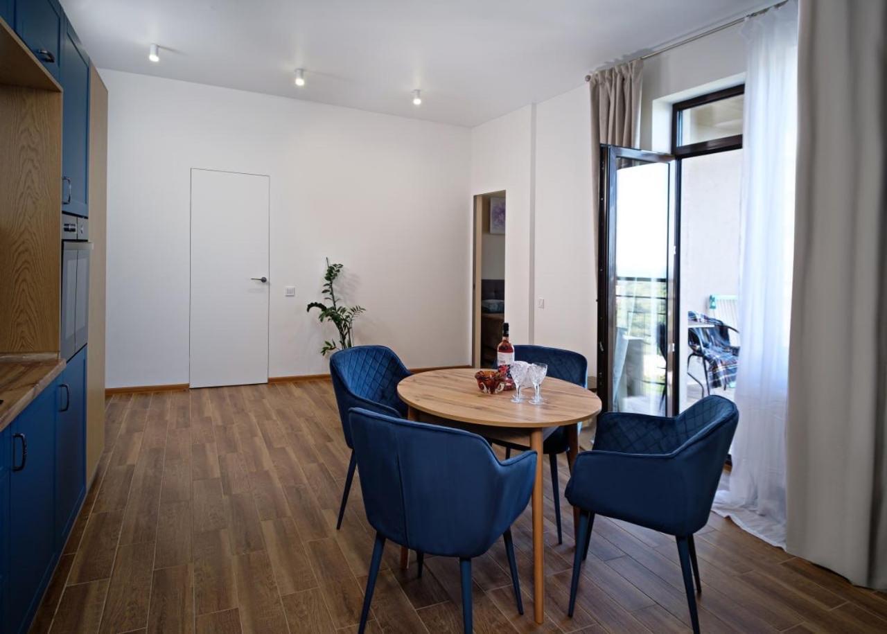 Apartments On Marshala Govorova Odessa Extérieur photo