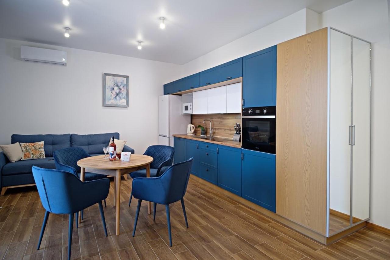 Apartments On Marshala Govorova Odessa Extérieur photo