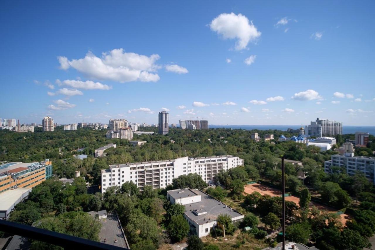 Apartments On Marshala Govorova Odessa Extérieur photo