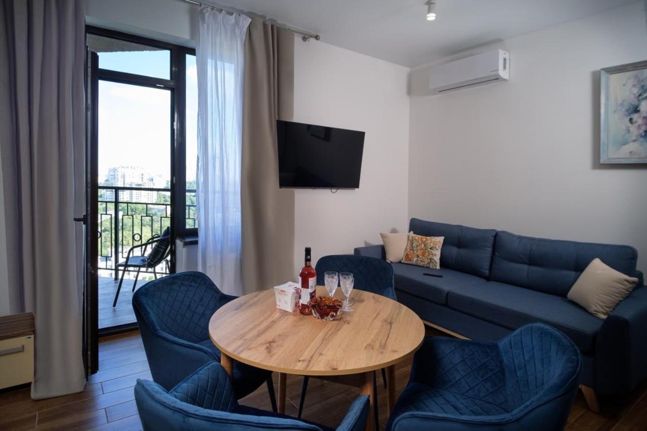 Apartments On Marshala Govorova Odessa Extérieur photo