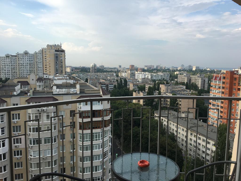 Apartments On Marshala Govorova Odessa Extérieur photo